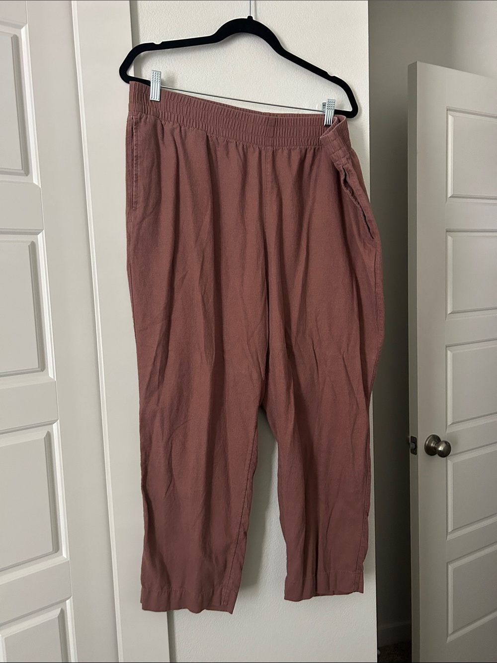 Old Navy Women's Straight-Leg Pants in Dusty Rose